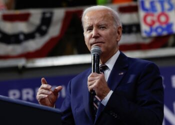 President Biden reassures Americans after two bank failures