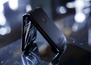 Sam Bankman-Fried can only use flip phones