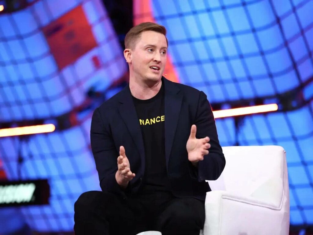 Binance.US director resigned, exchange cut staff again